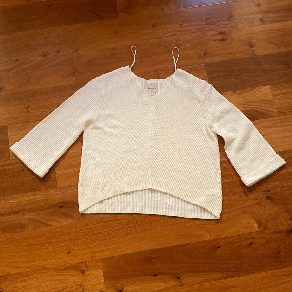 White Knit Oversized Sweater. Size Medium.